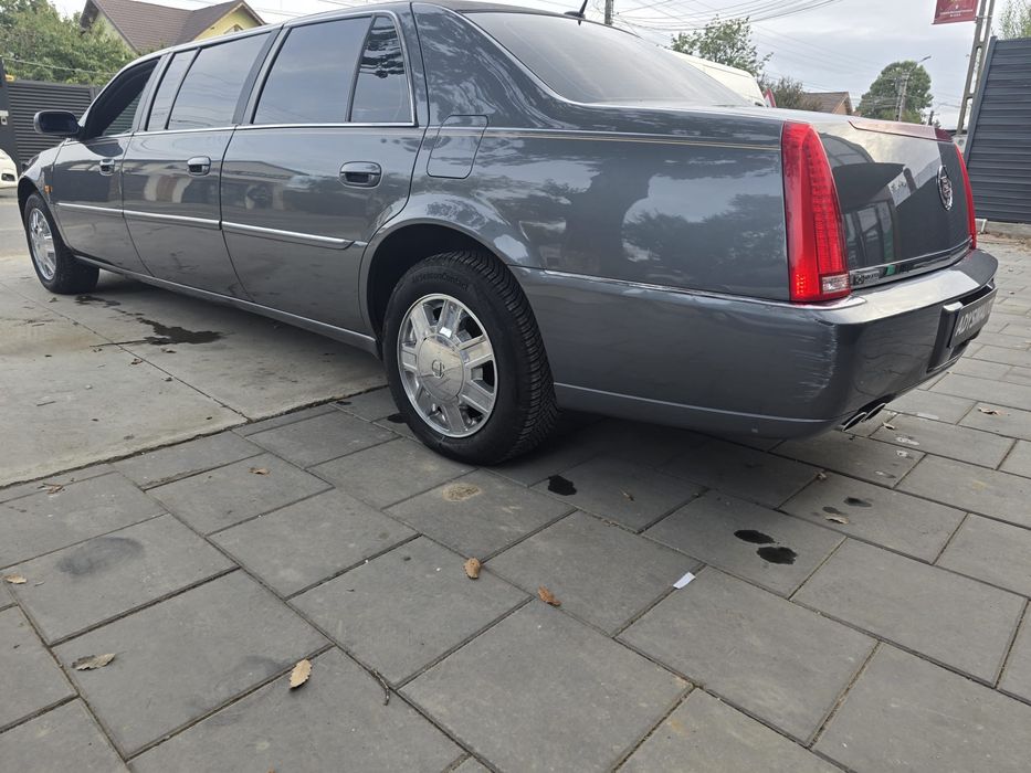 Limuzina cadillac de ville