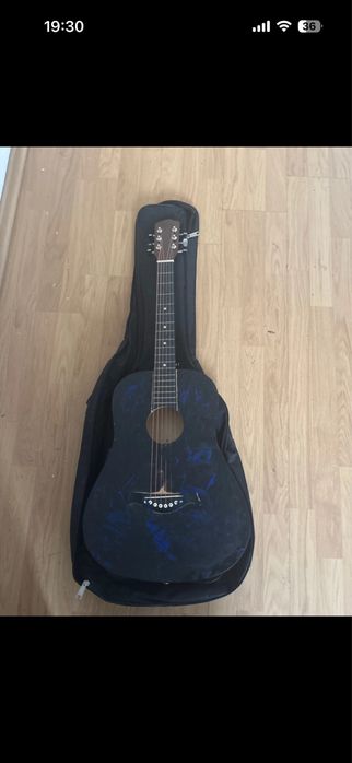 Vand chitara in stare apropr perfecta