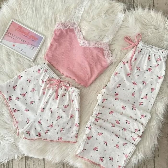 Пижамы, тапочки,