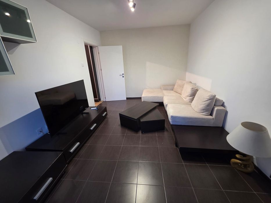 Închiriez apartament banatului