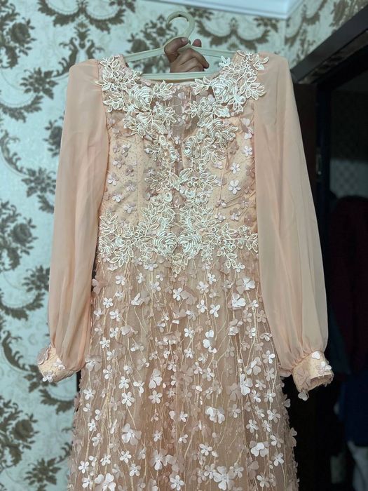 вечерний платье покрыты тоже можно одеть 3д