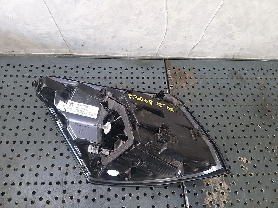 Stop tripla lampa dreapta aripa led peugeot 3008 2 9810477080