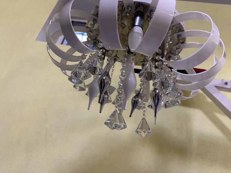 Продам люстру в хорошем состоянии.