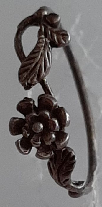 Кокетна чантичка ребърни пръстени от миналия век