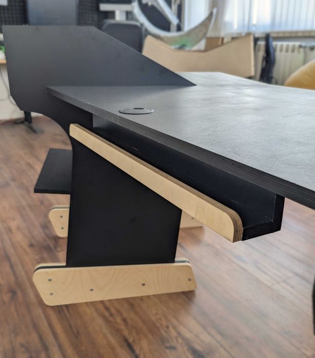 Студийно бюро/Mixing Desk