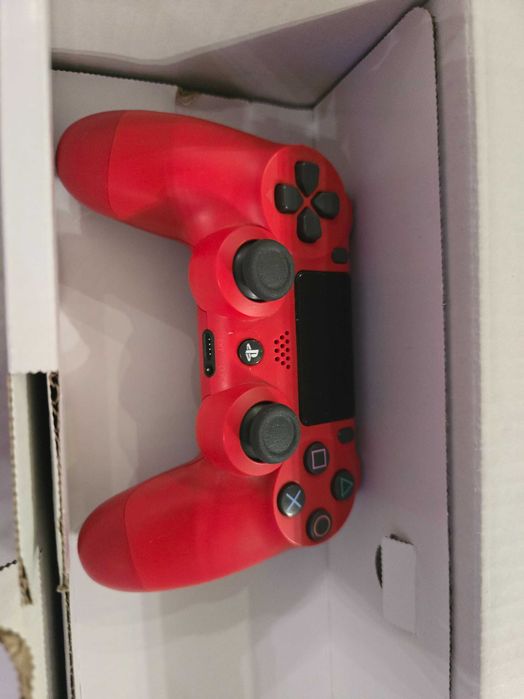 PlayStation 4 Pro 1 tb с допълнителен джойстик