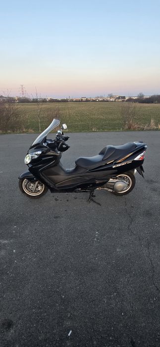 Vând Suzuki Burgman 400