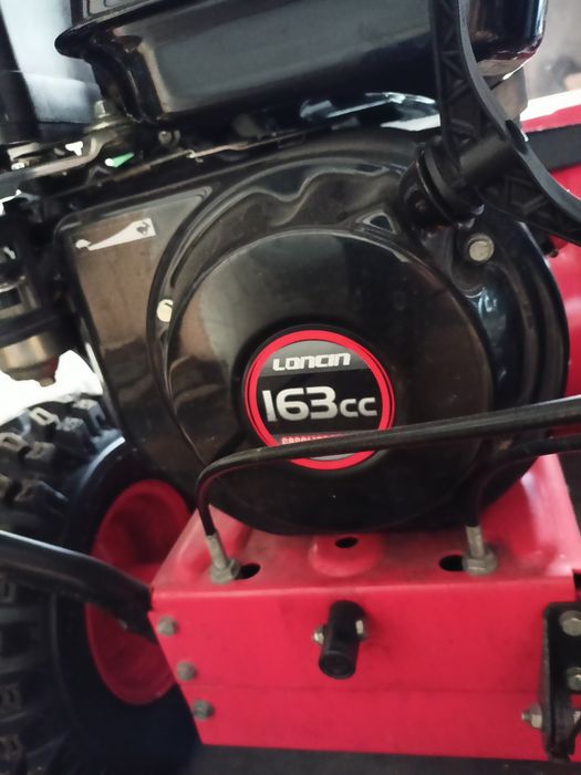 Продам снегоуборщик новый.