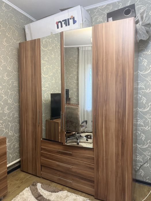 Продам шкафы б/у с зеркалами