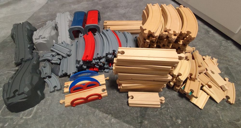 Mega set LEGO Duplo + trenuri lemn + șine (200+ piese) – complet, compatibil