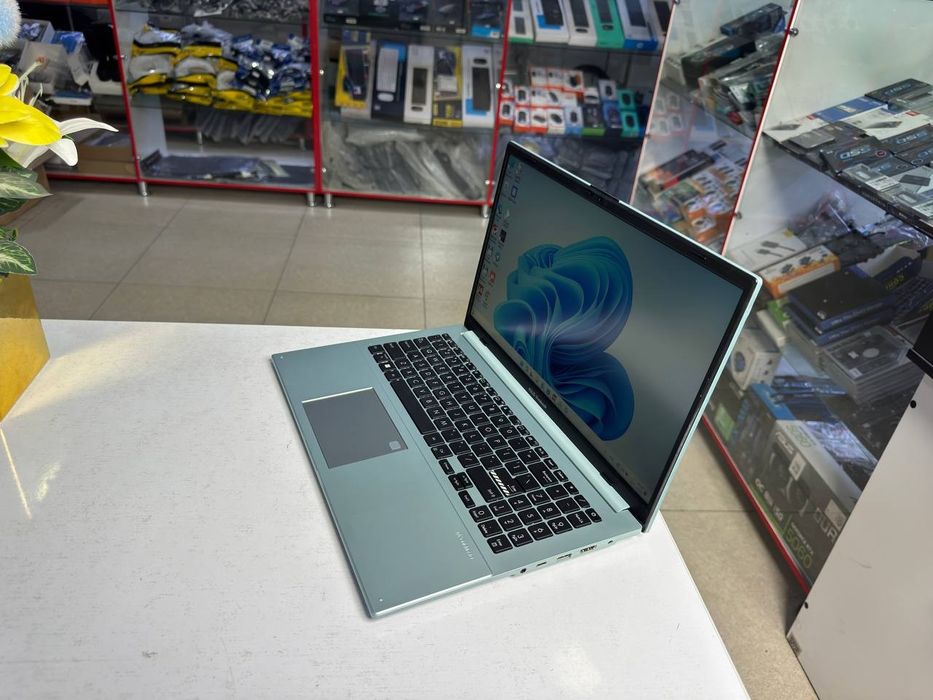 Asus core i3-N305 DDR5 8/256 SSD ideal holatda