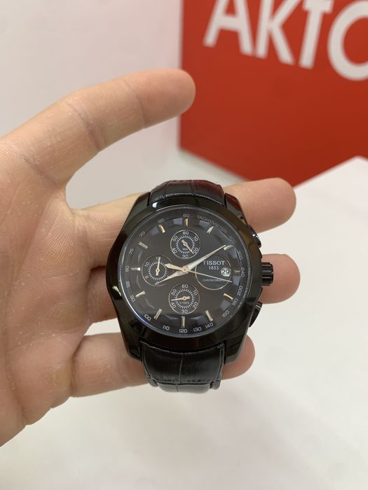 Наручные часы с кожанными ремешками