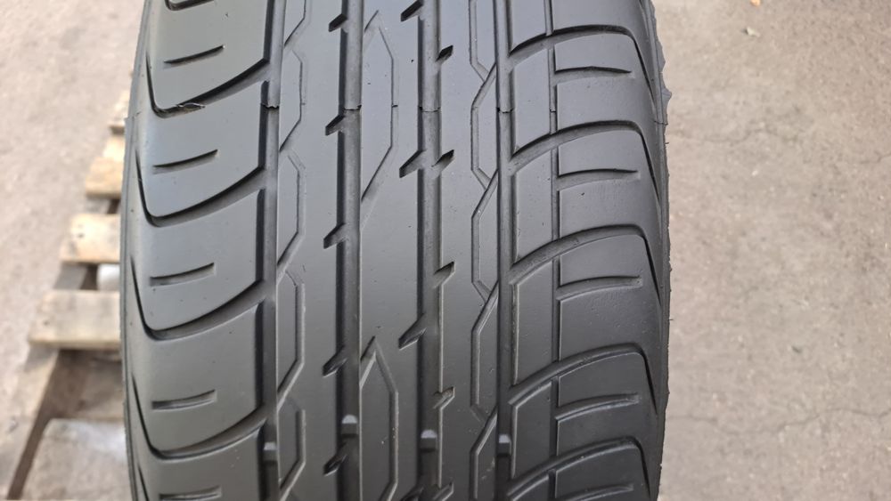 1бр. 225/35/20 Лятна гума