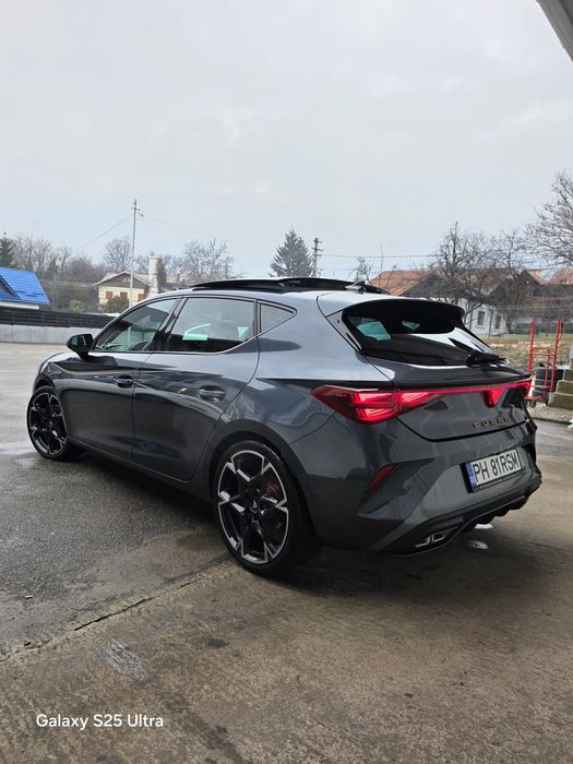 Cupra(seat)leon/1.5tsi hibrid/trapa panoramic/2025/Sennheiser/camera