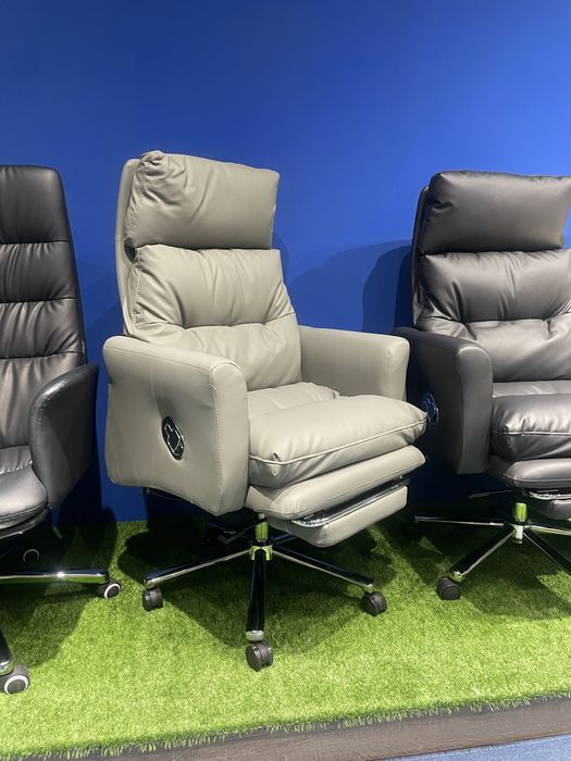 Офисное кресло для руководителя модель Riggs