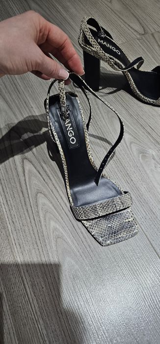 Продам босоножки 39 размер . Mango