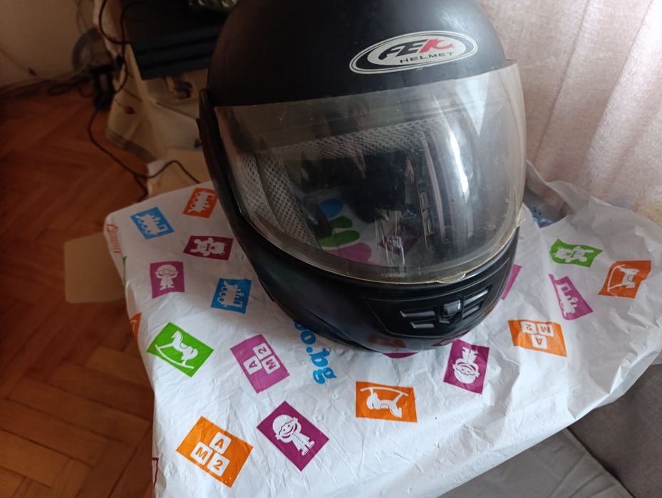 Продавам две модулни (отваряеми) каски