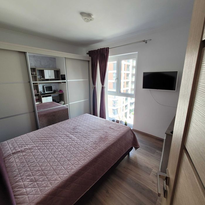 REZERVAT Proprietar ,închiriez apartament cu 3 camere și parcare la Adora Park Arad