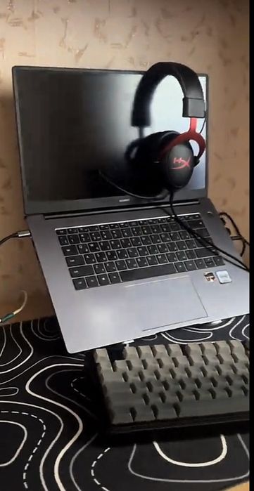 продам ноутбук huawei matebook D15