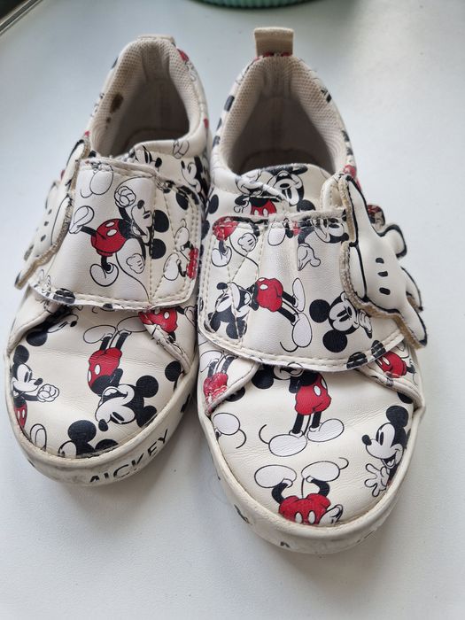 Adidasi mărimea 28 model Mickey