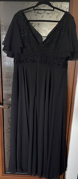 Vând rochie in stare buna