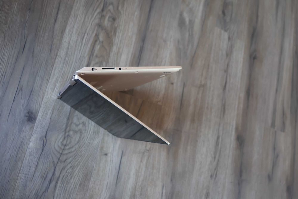 Laptop Lenovo Yoga 710-14IKB 360° 3 în 1 , touchscreen