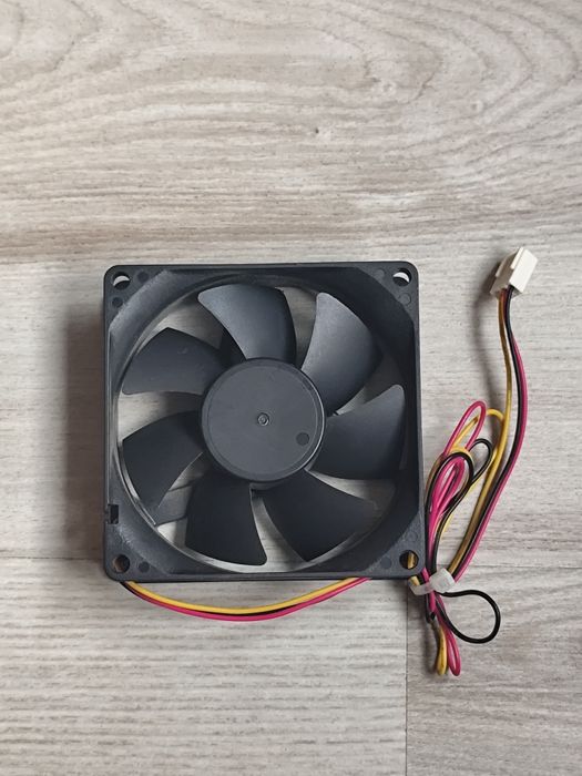 Vand ventilatoare/coolere 120mm și 80mm