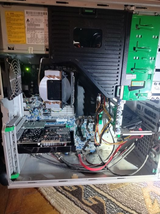 Vând PC + monitor TV