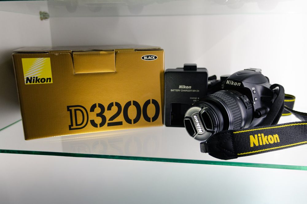 Nikon D3200 + obiectiv 18-55mm f3.5-5.6