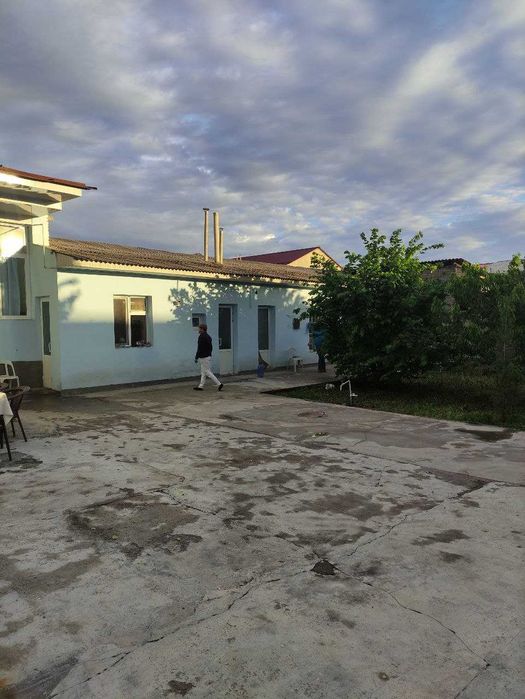 Уй ховли сотилади, продаётся дом срочно