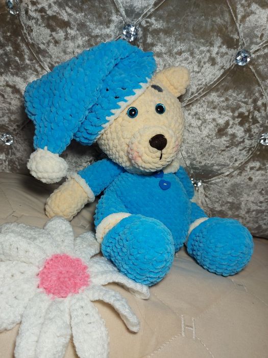 Вязаный медвежонок в пижамке