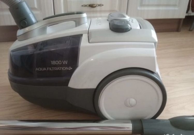 Пылесос vitek AQUAFILTRATION 1800W