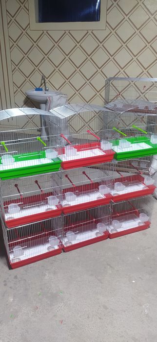 Большой выбор клеток для птиц
