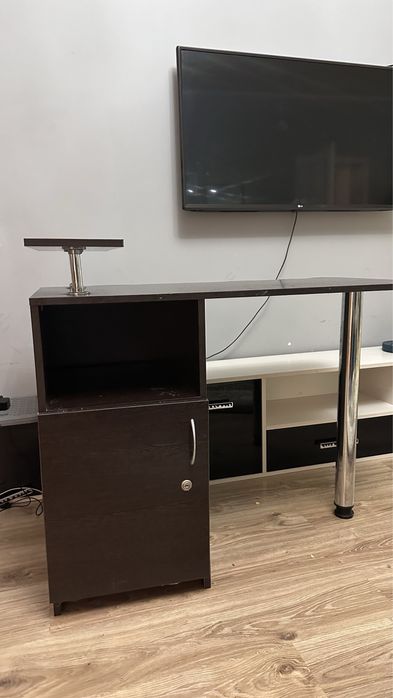 Маникюрный стол