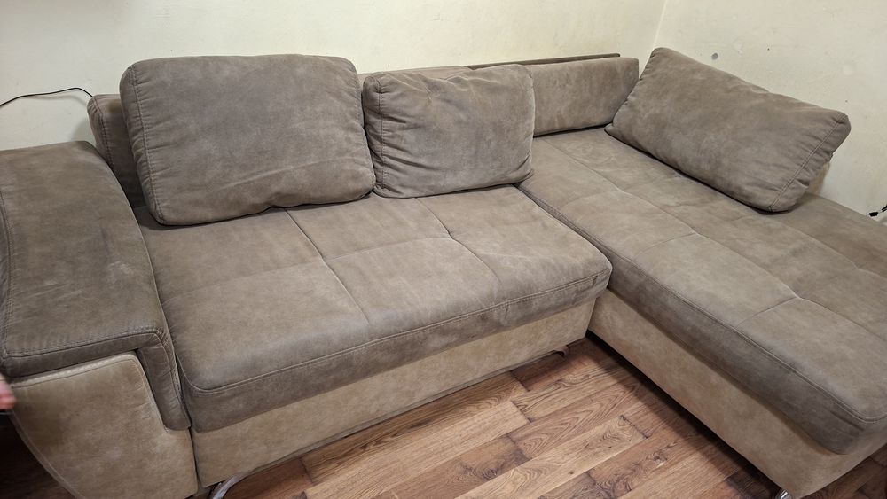 ПОДАРЯВАМ ъглов диван