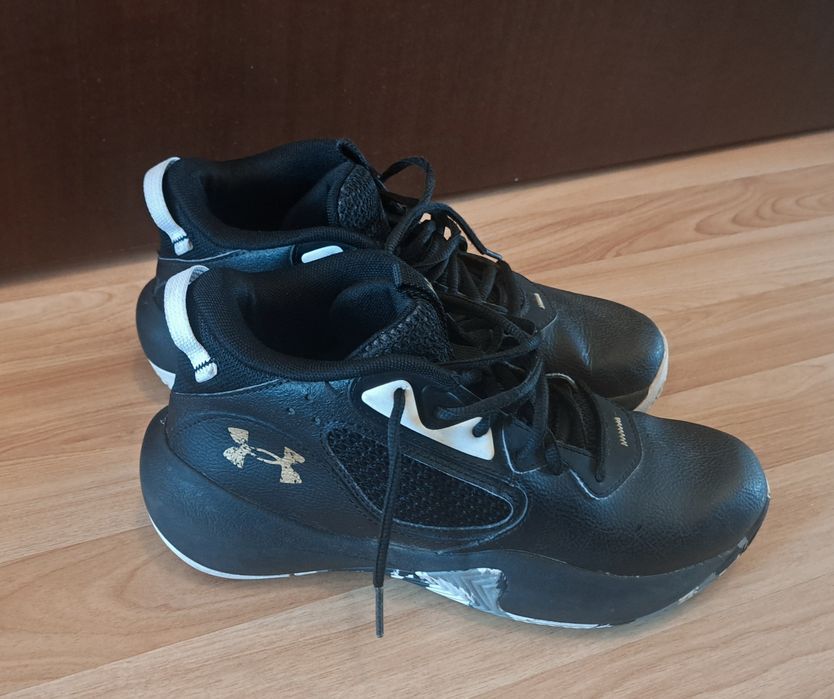 Vând ghete Under Armour Lockdown 6, marimea 39