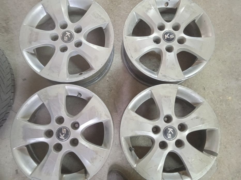 Продам диски на Киа оригинал 15 размера