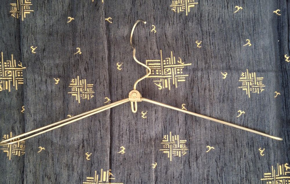 Стари дървени и метални закачалки  16бр.