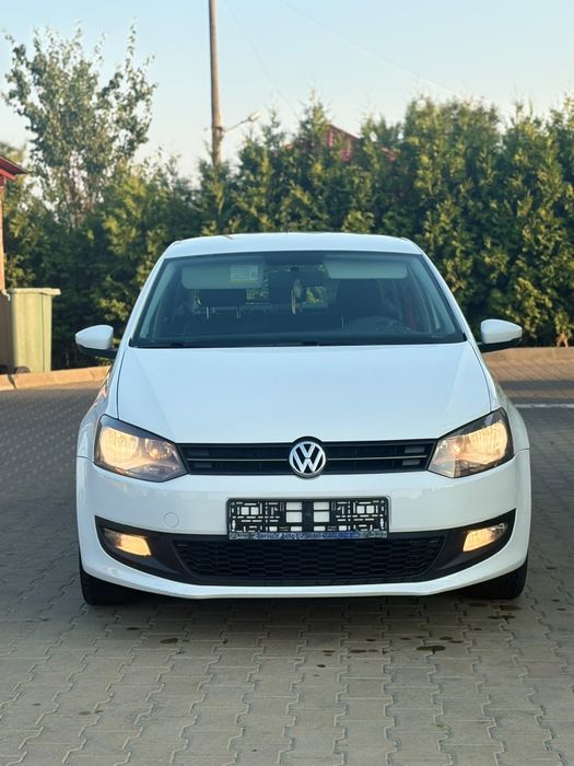 VOLKSWAGEN Polo
