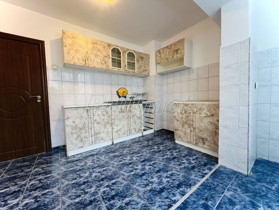 Тристаен апартамент кв.Младост