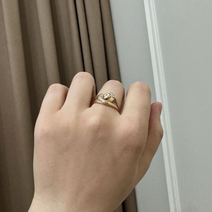 Продам золотое кольцо 585 пробы