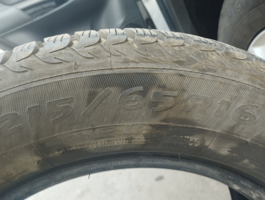Продавам зимни гуми  дебика  фриго   215 /65/16  4 броя. 8 ММ грайфер