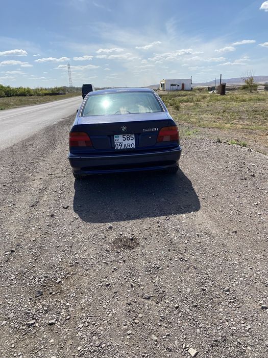 Автомашина Бмв 528 i