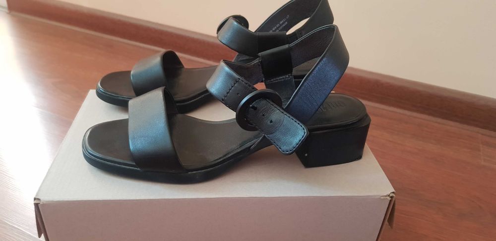 Сандали Pepina номер 38 и сандали Camper