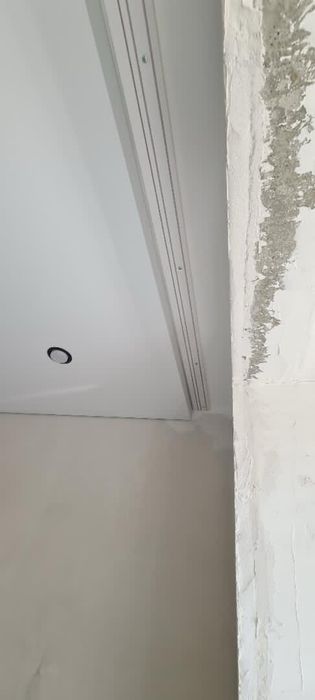 Ремонт натяжного потолка , слив воды