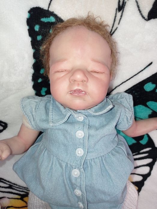 Vând păpușă realistica