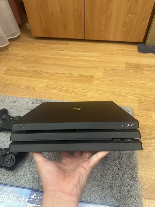 Vand playstation 4 pro nou