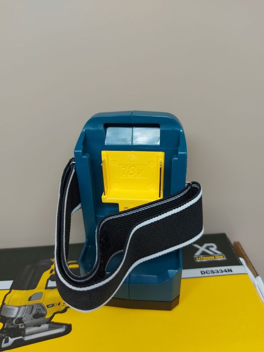 Нов Led фенер Makita DML186