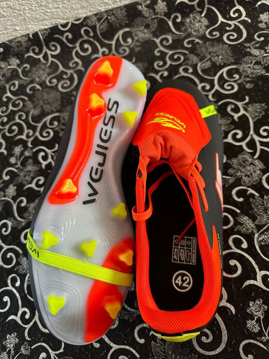 Футболни Бутонки