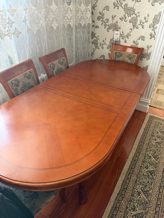 Продам стол в копмлекте 6 стульев
